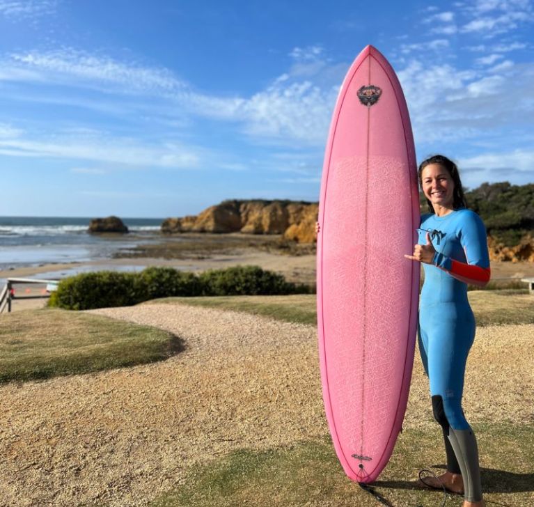 Emioy surfing